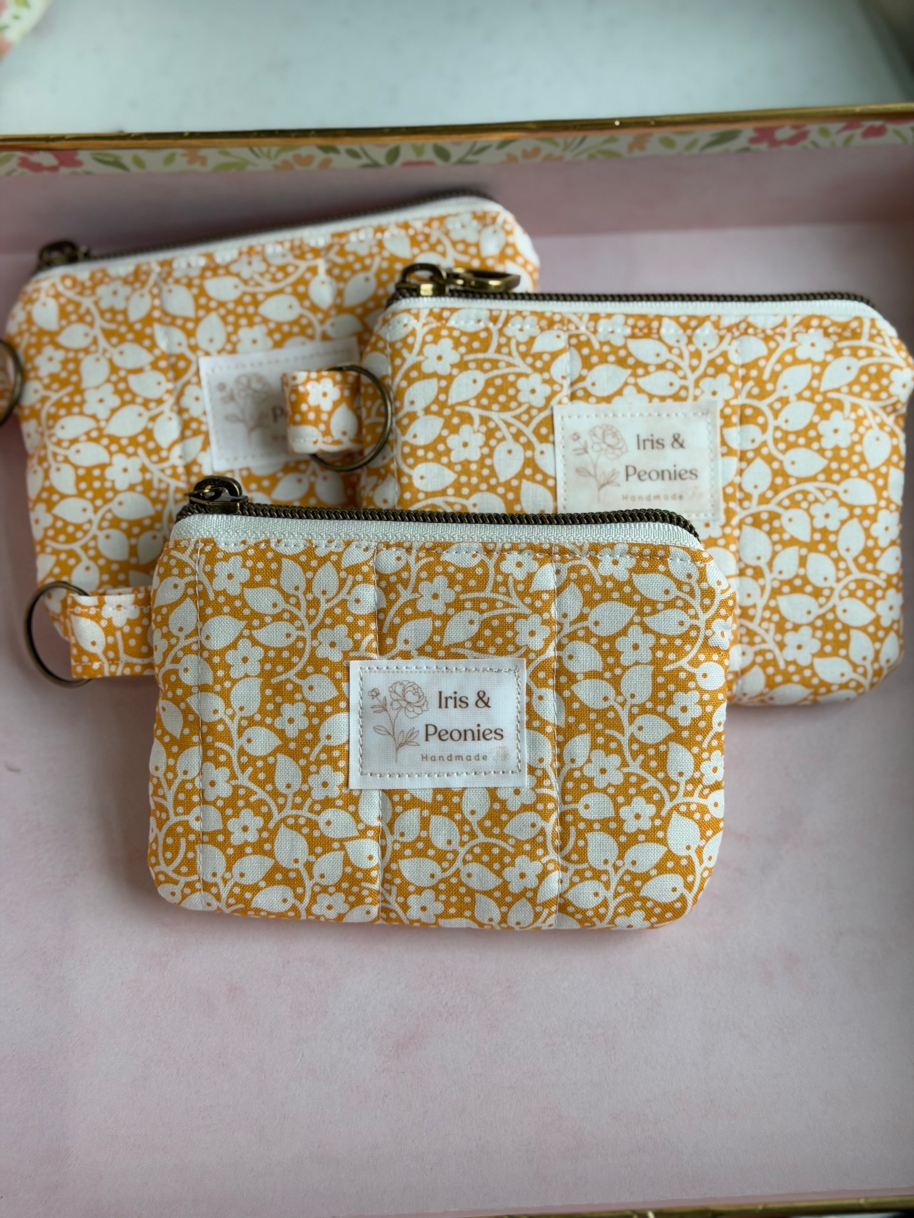 Keychain Wallet - Sunny White Vines