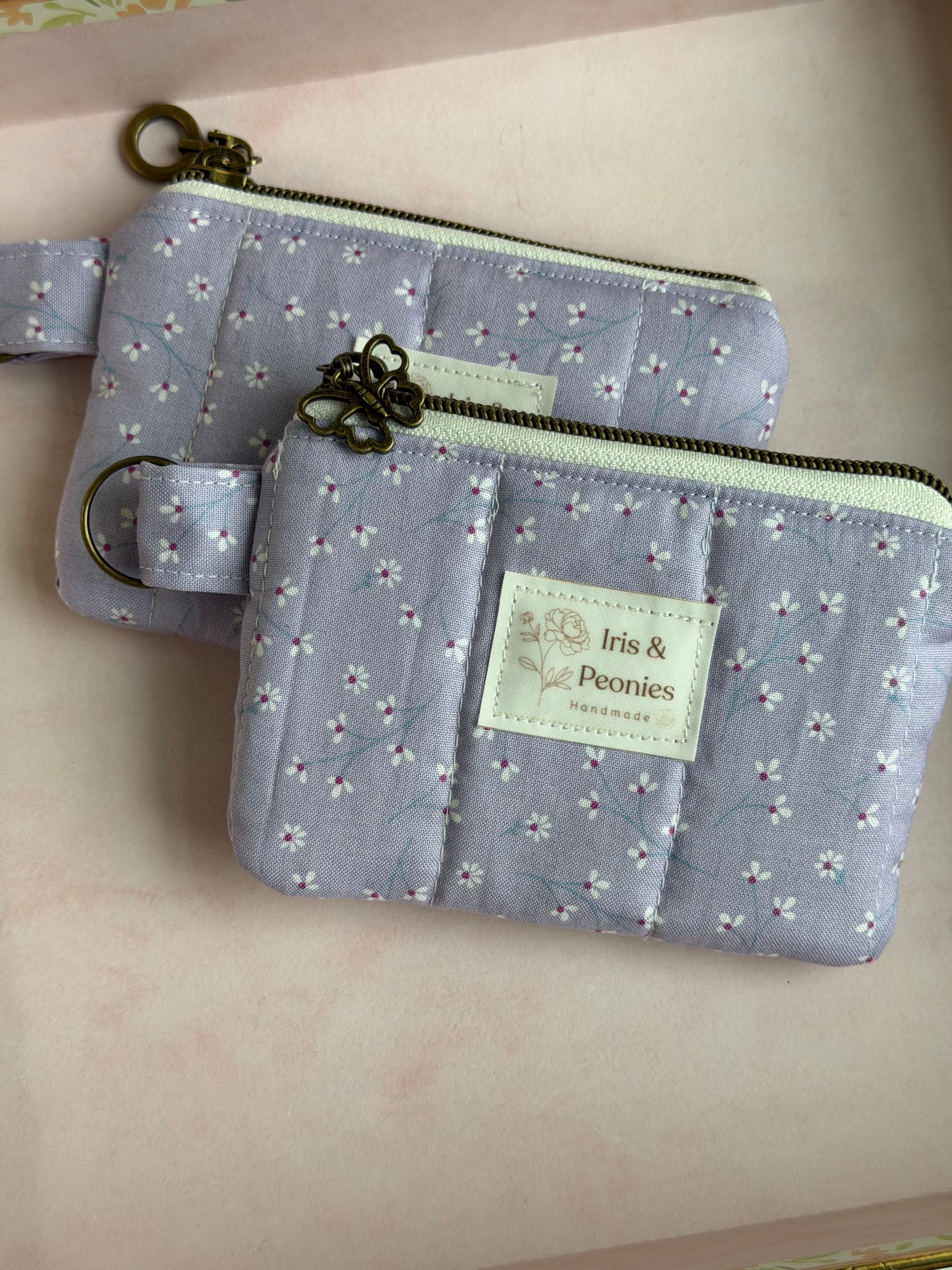 Keychain Wallet - Lilac Daisy Sprigs