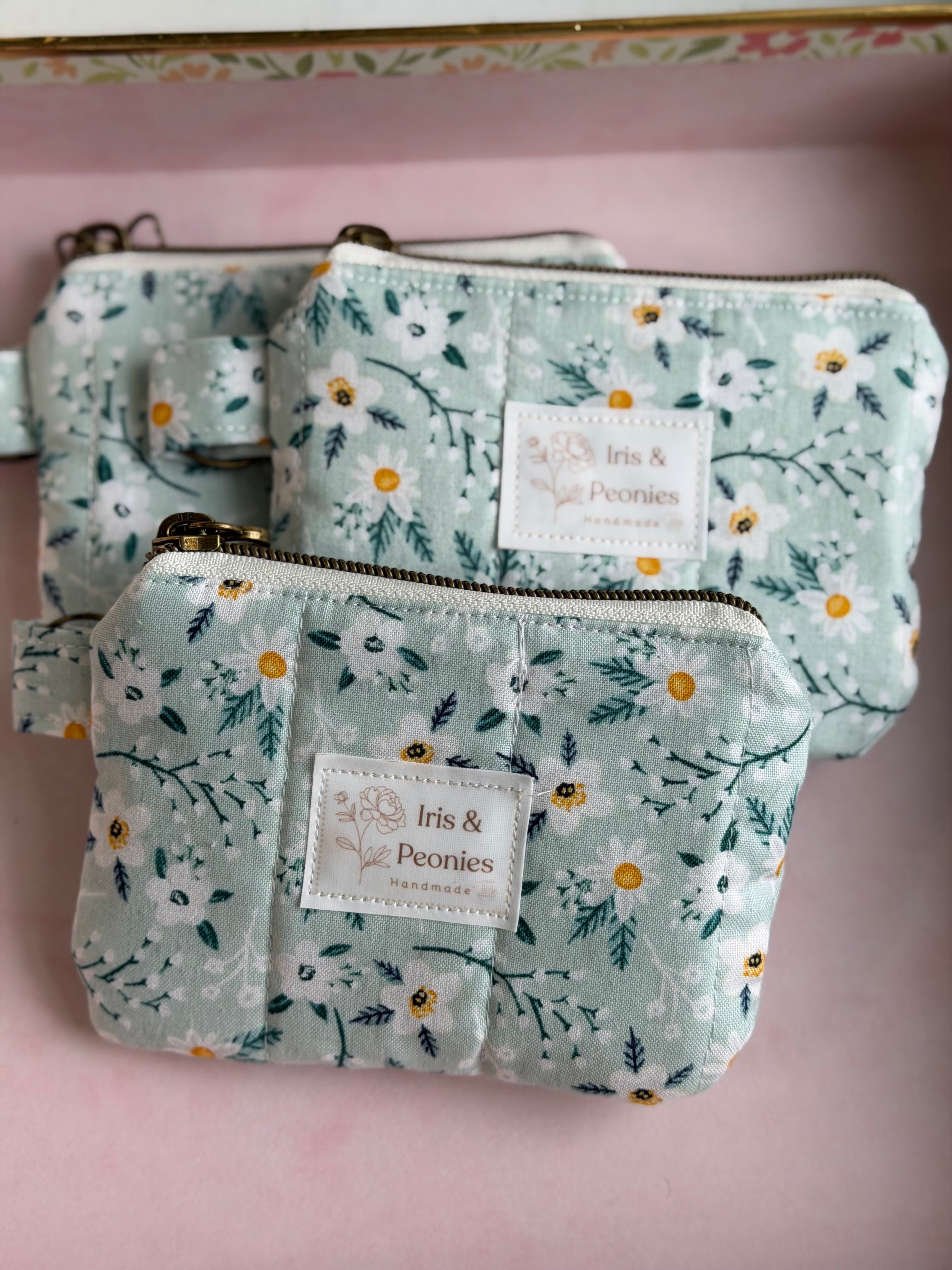 Keychain Wallet - Mint Daisy Breeze