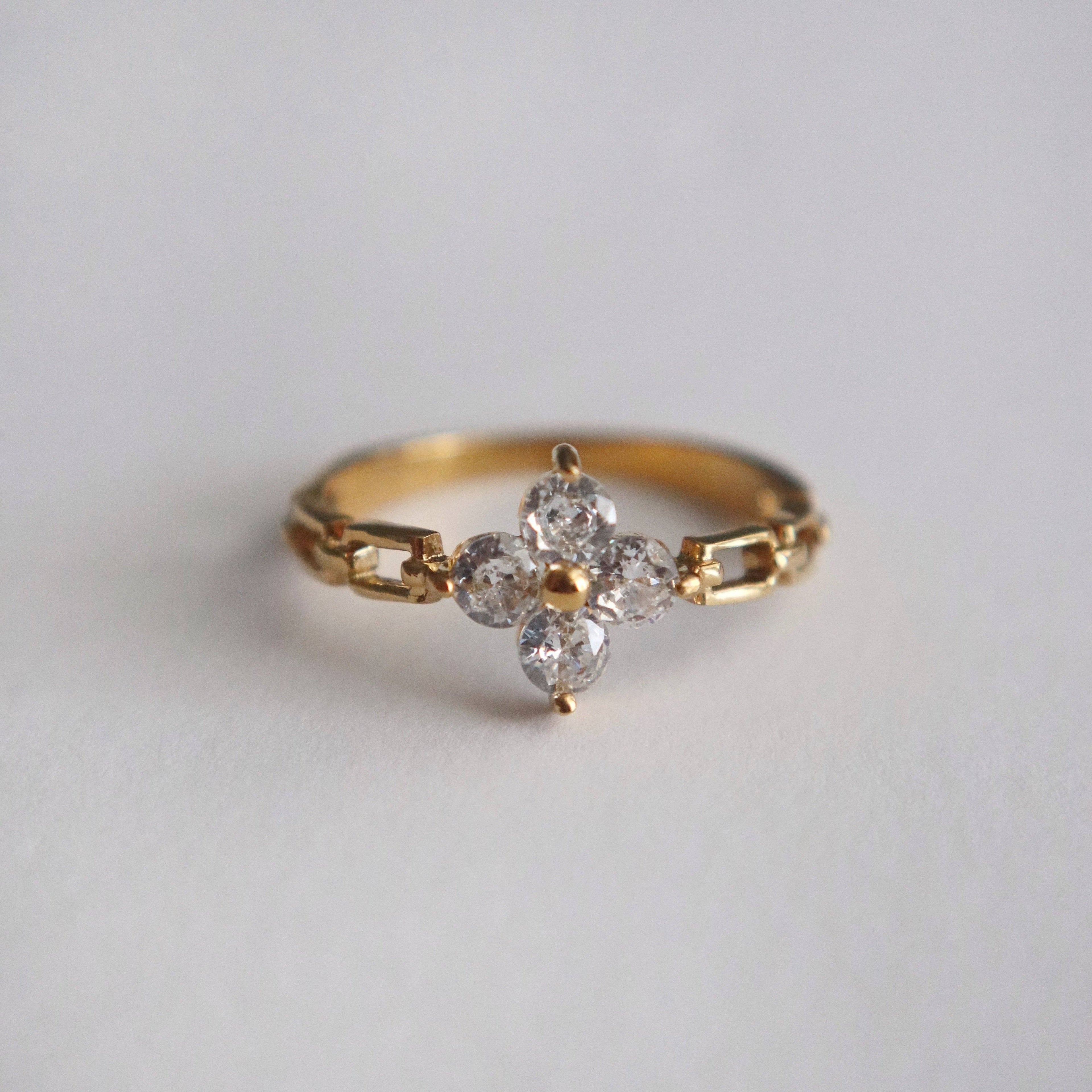 Clover Ring | Dainty Everyday Ring